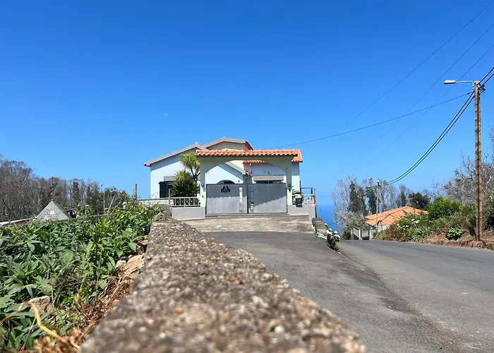 Do Monte Porto Moniz